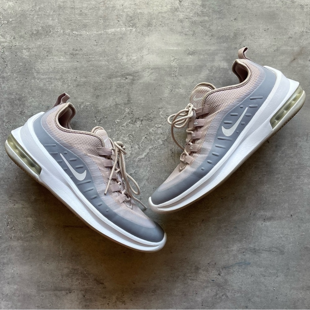 Nike Air Max Axis Sneakers